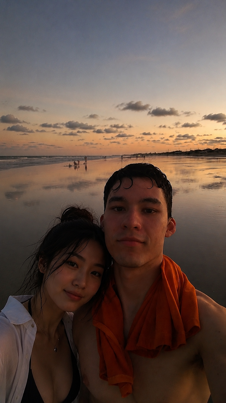 Casal na praia - momento mágico